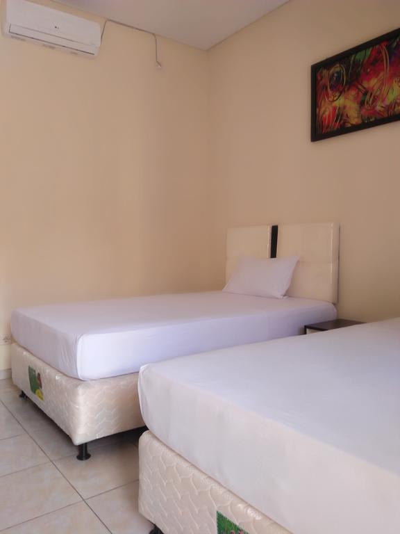 Deka Homestay Mataram Luaran gambar
